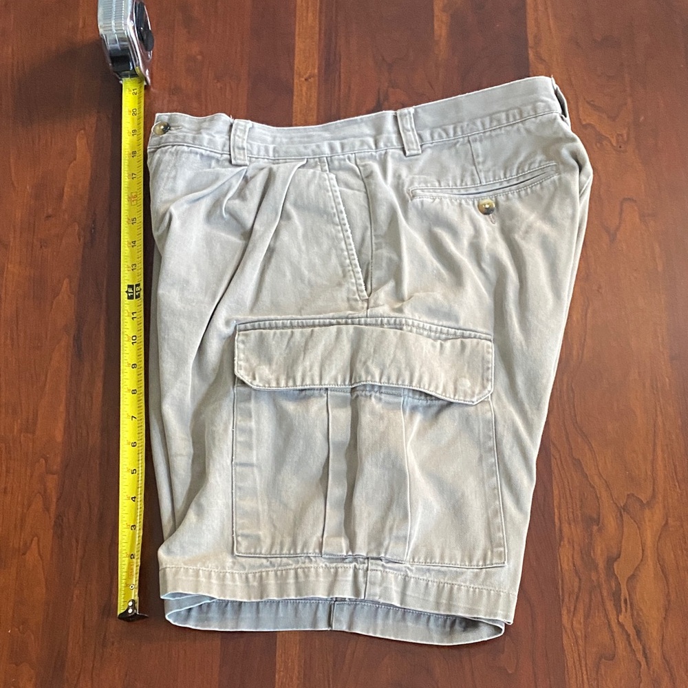 Nautica Cargo Shorts. Size 34. 19 inches long.